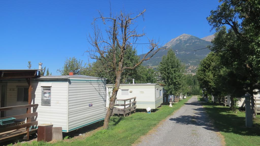 Camping La Tour Hotel Embrun Eksteriør billede