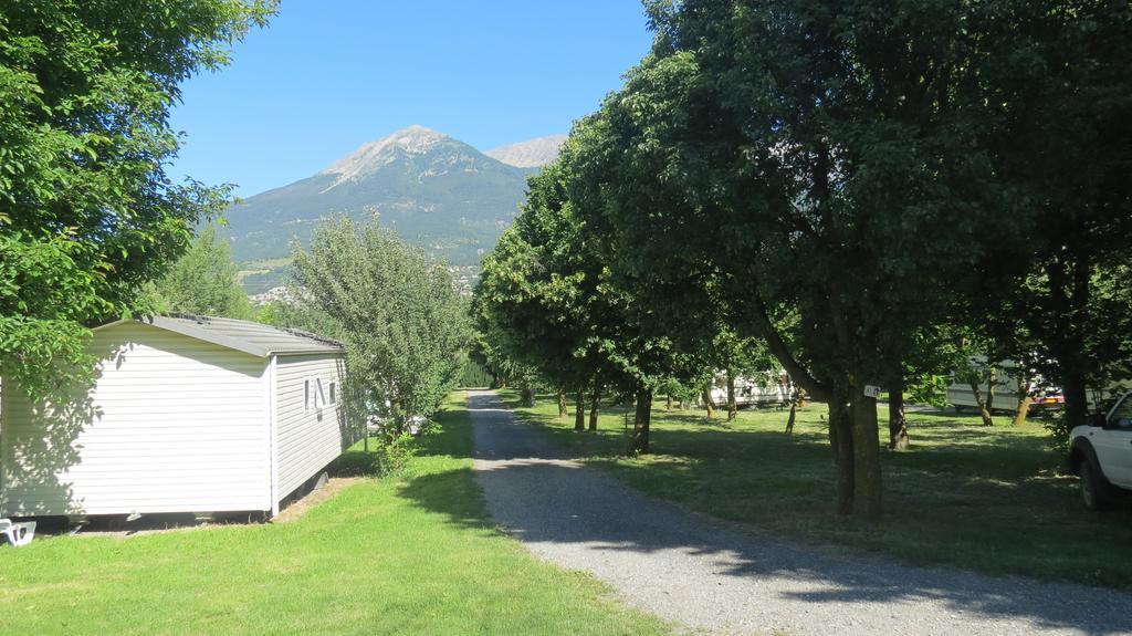 Camping La Tour Hotel Embrun Eksteriør billede